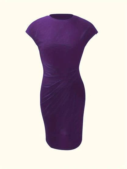 Einfarbiges Kleid mit Rundhalsausschnitt