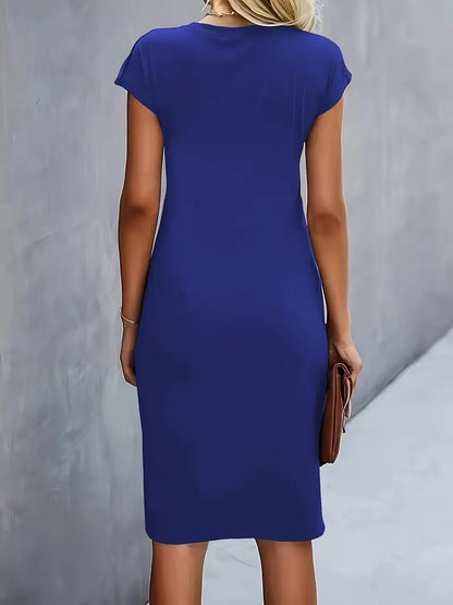 Einfarbiges Kleid mit Rundhalsausschnitt