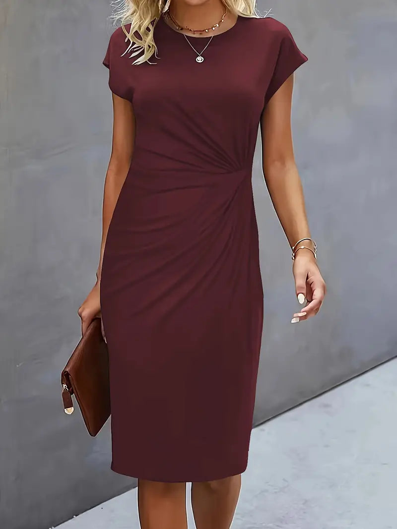 Einfarbiges Kleid mit Rundhalsausschnitt