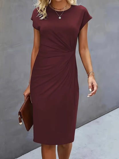 Einfarbiges Kleid mit Rundhalsausschnitt