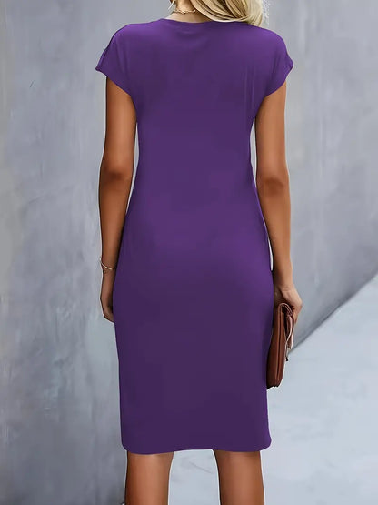 Einfarbiges Kleid mit Rundhalsausschnitt