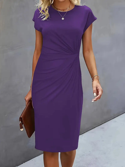 Einfarbiges Kleid mit Rundhalsausschnitt