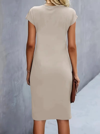 Einfarbiges Kleid mit Rundhalsausschnitt