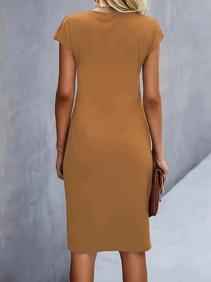 Einfarbiges Kleid mit Rundhalsausschnitt