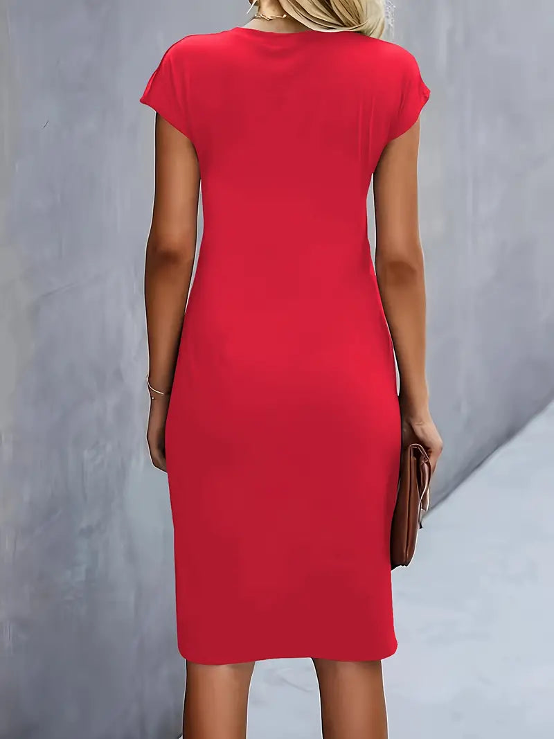 Einfarbiges Kleid mit Rundhalsausschnitt