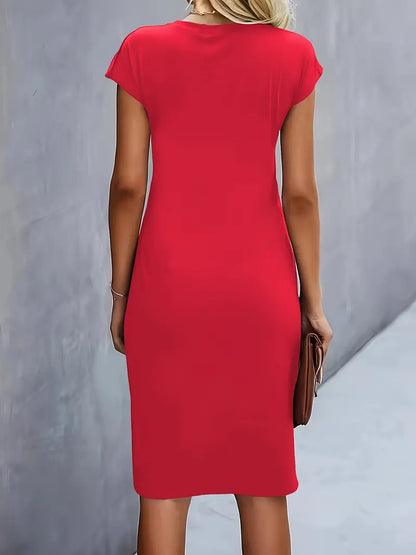 Einfarbiges Kleid mit Rundhalsausschnitt