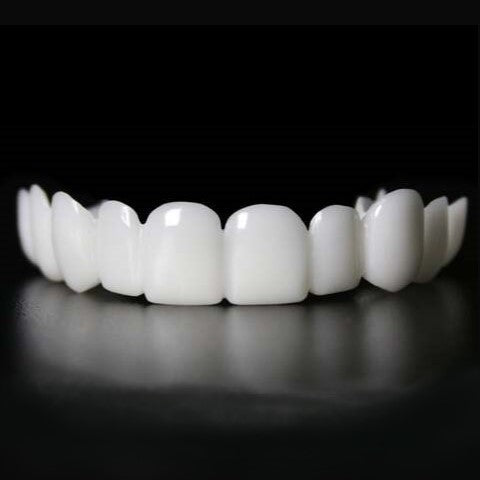Dentalis | Sofortige Lächelverwandlung mit Snap on Smile Veneers