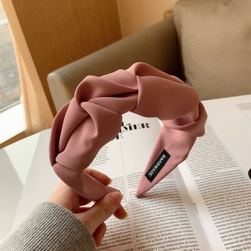 Freya-Stirnband | Verleihen Sie Ihrer Frisur mit diesem stilvollen breiten Stirnband einen Auftrieb