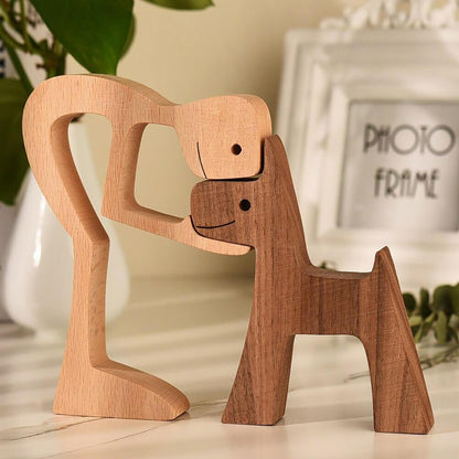 Holzskulptur von Mann und Hund