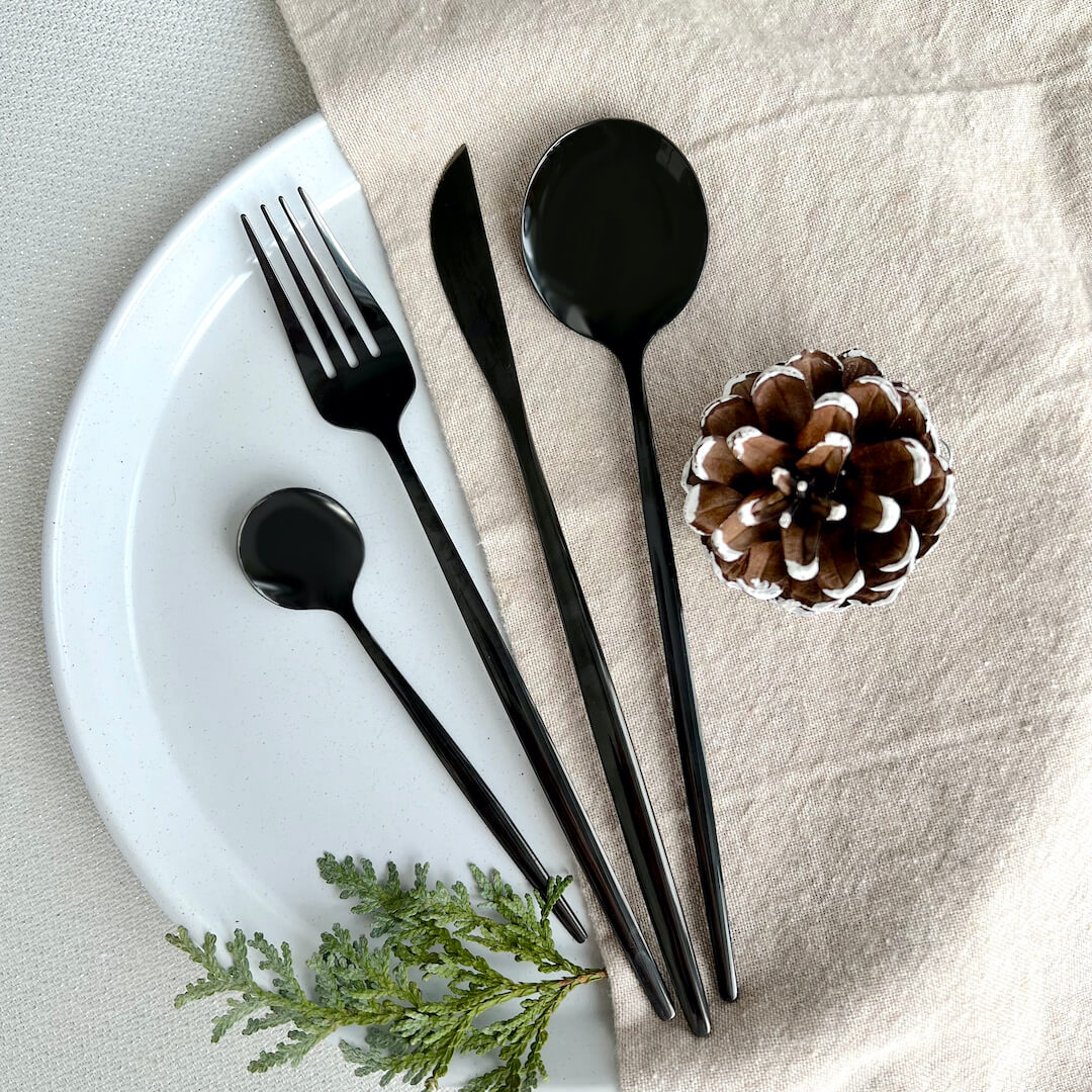 Modernes Schwarzes Besteckset