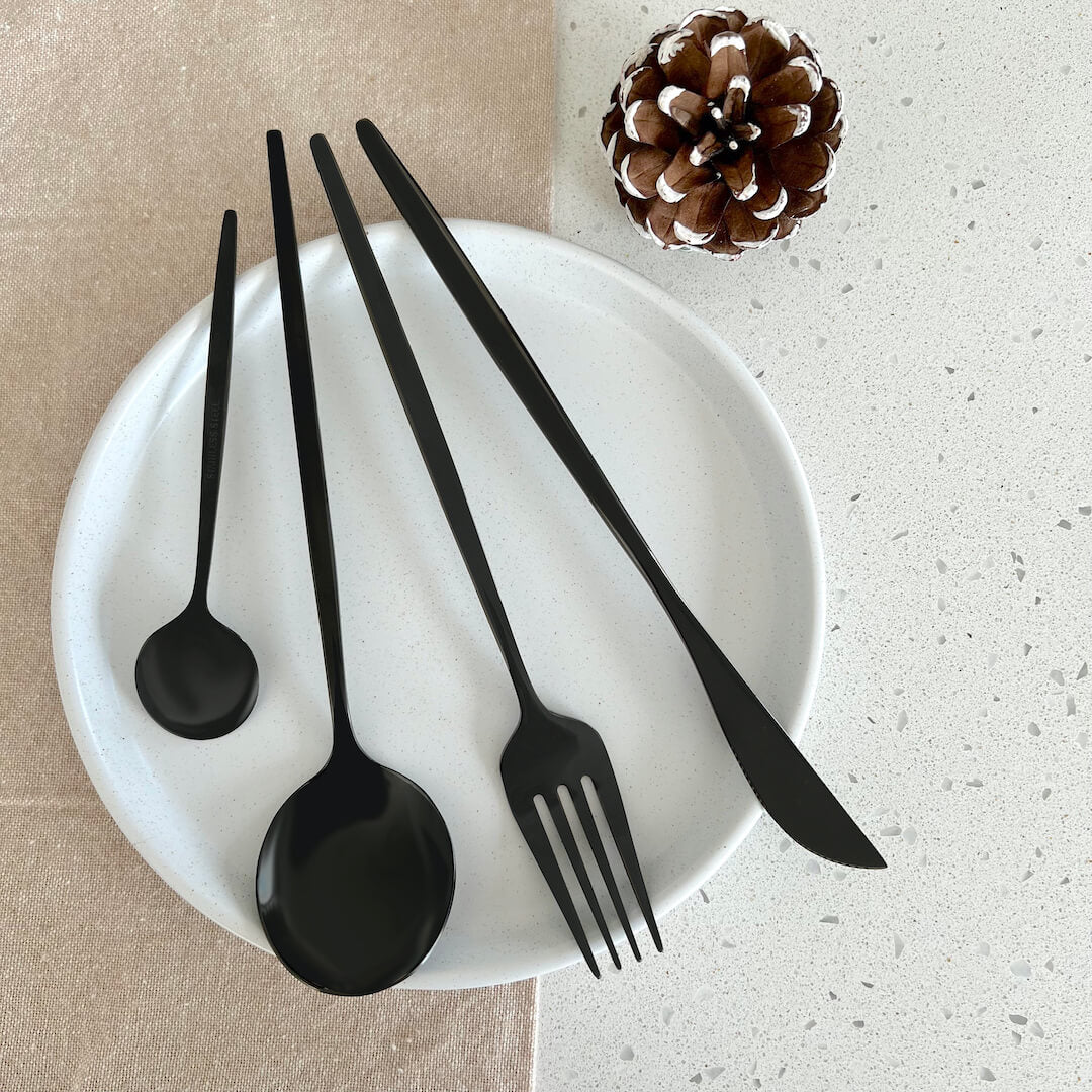 Modernes Schwarzes Besteckset