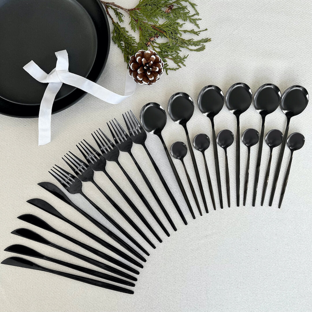 Modernes Schwarzes Besteckset