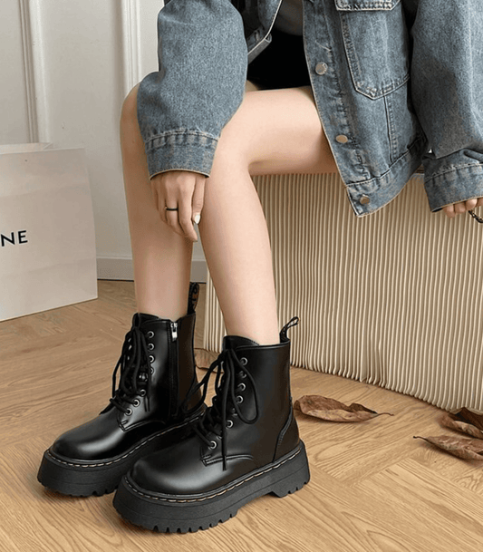Nora Chic | Stilvolle schwarze Lederstiefel mit Plateausohle für Damen