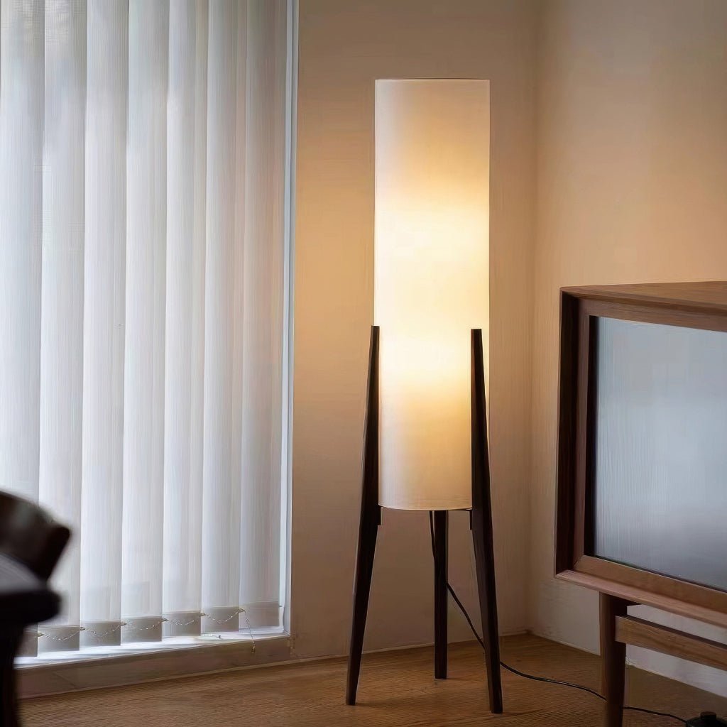 Stehlampe mit dimmbarer Beleuchtung