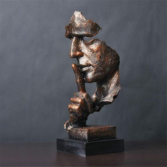 SerenitySculpt - Durchdachte abstrakte Statue für ruhige Reflexion