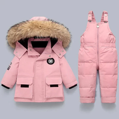 Arietta Abenteurer | Stylische Kinderjacke und Latzhose für kalte Tage