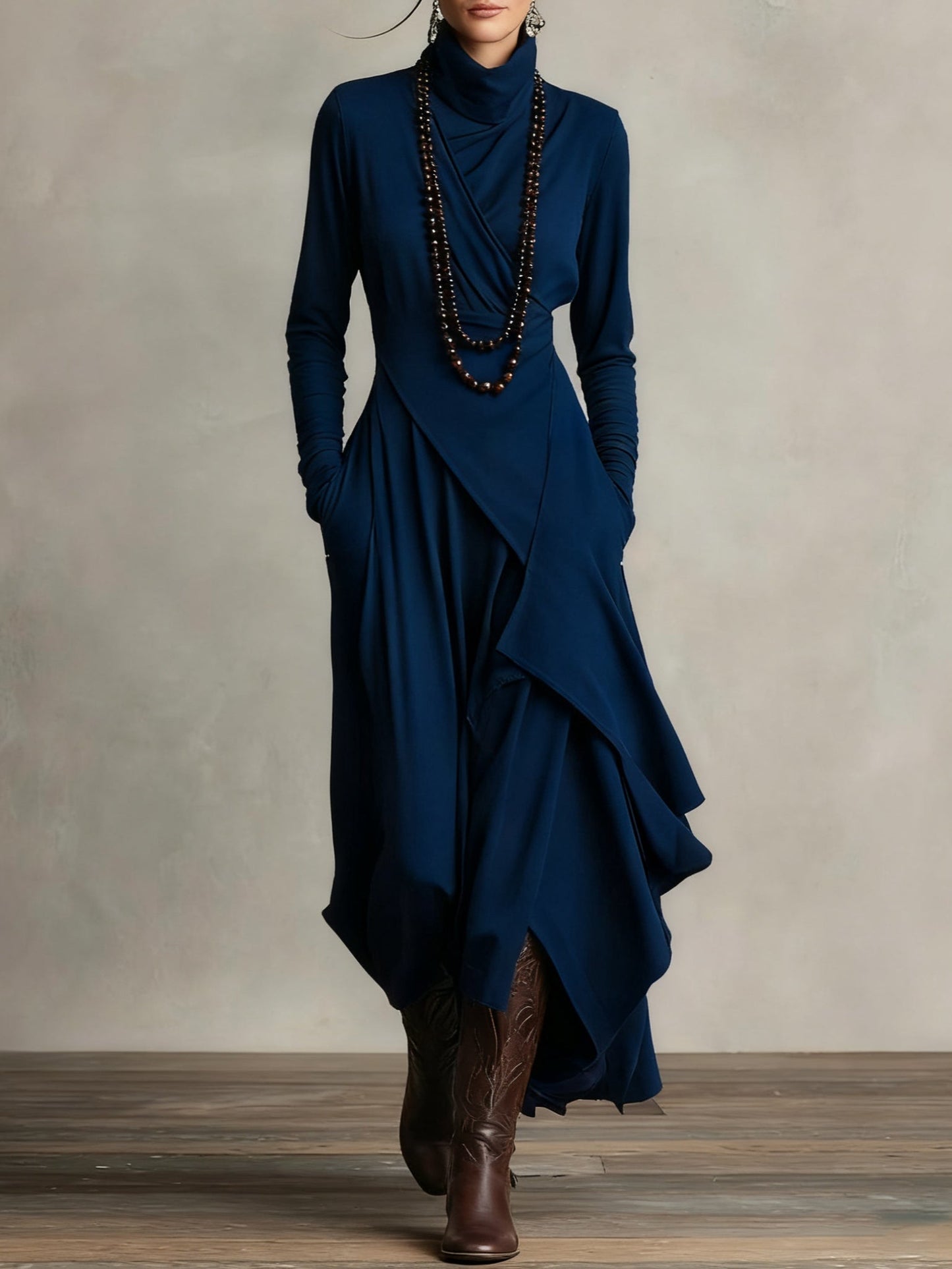 RENATA – ELEGANTES ASYMMETRISCHES MAXIKLEID MIT HOHEM KRAGEN