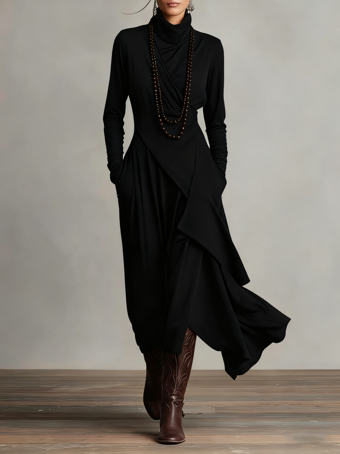 RENATA – ELEGANTES ASYMMETRISCHES MAXIKLEID MIT HOHEM KRAGEN