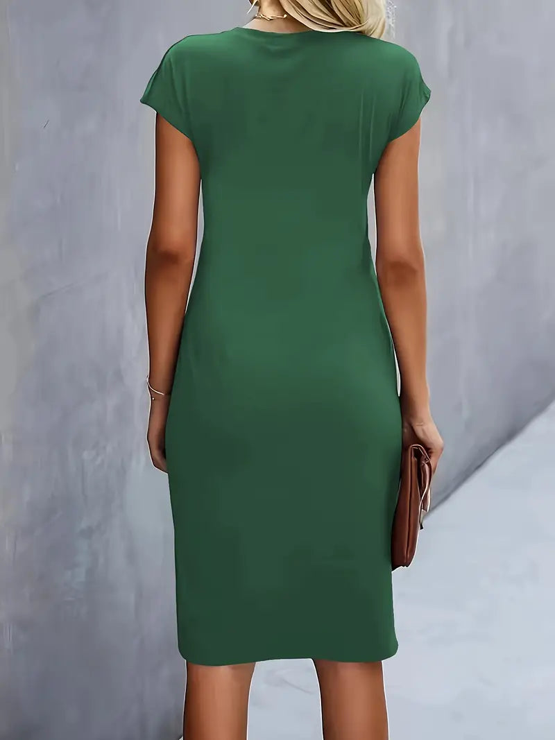 Einfarbiges Kleid mit Rundhalsausschnitt
