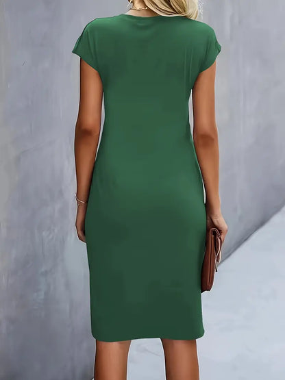 Einfarbiges Kleid mit Rundhalsausschnitt