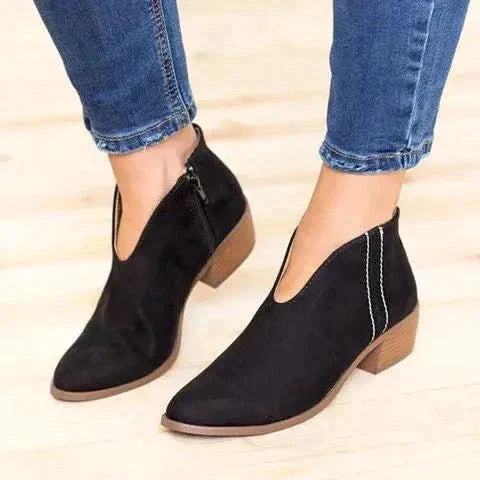 Schicke Stiefel mit V-Ausschnitt und Reißverschluss - Oriana