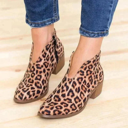 Schicke Stiefel mit V-Ausschnitt und Reißverschluss - Oriana