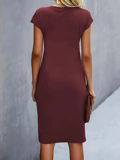 Einfarbiges Kleid mit Rundhalsausschnitt