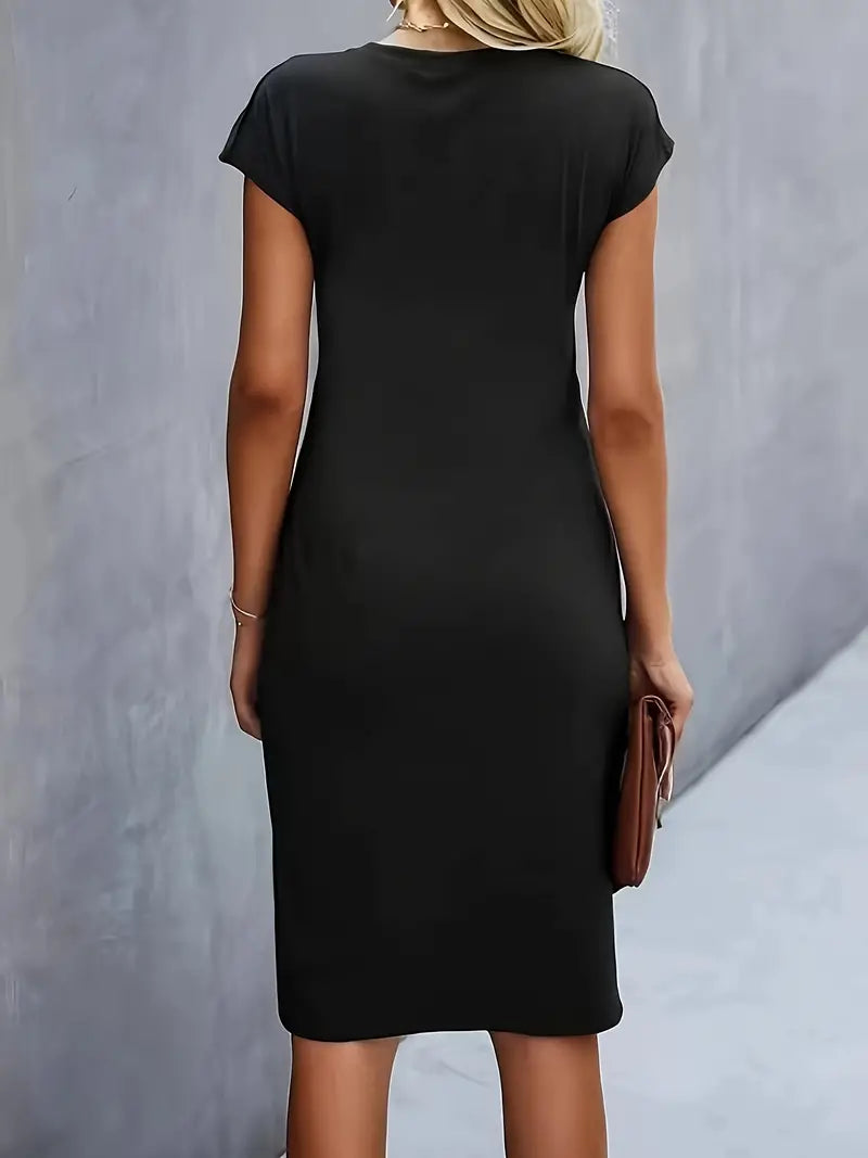 Einfarbiges Kleid mit Rundhalsausschnitt