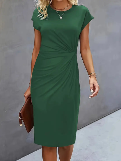 Einfarbiges Kleid mit Rundhalsausschnitt