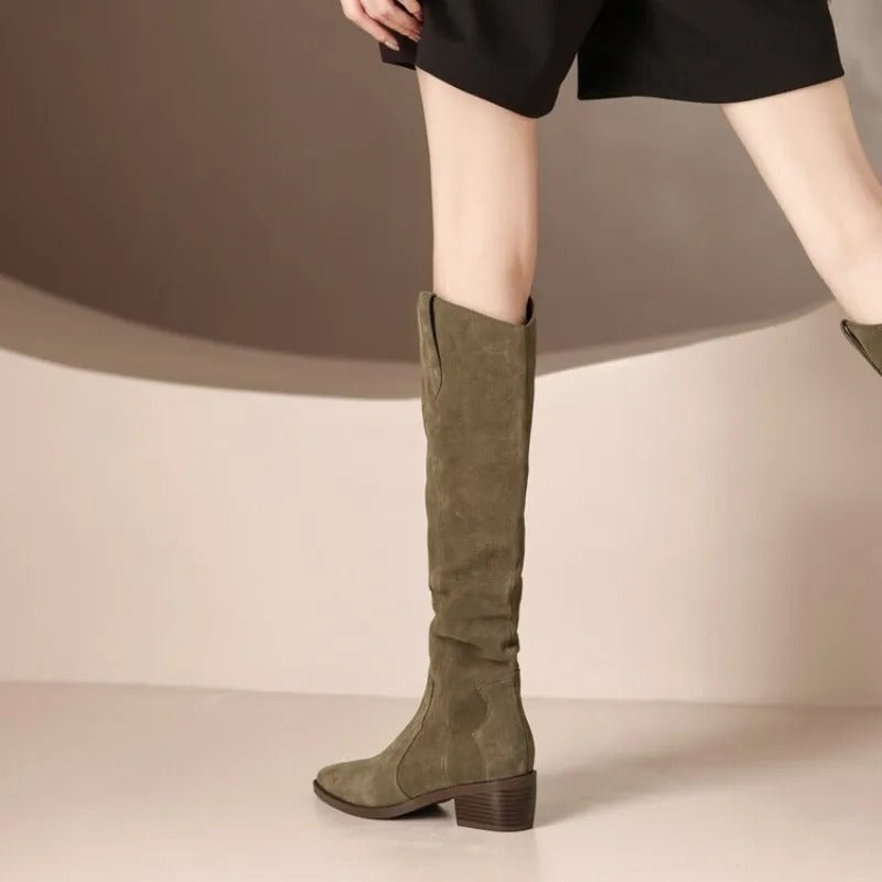 Vintage-Charme Stiefel mit Rüschen | Exquisite Wildlederboots für stilvolle Looks