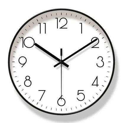 Wanduhr im nordischen Design
