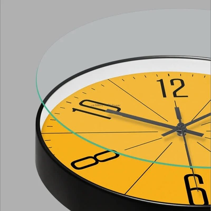 Wanduhr im nordischen Design