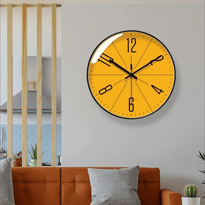 Wanduhr im nordischen Design