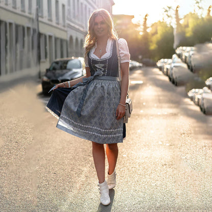 Oktoberfest | Elegante Damen Tracht mit Schürze und Bluse