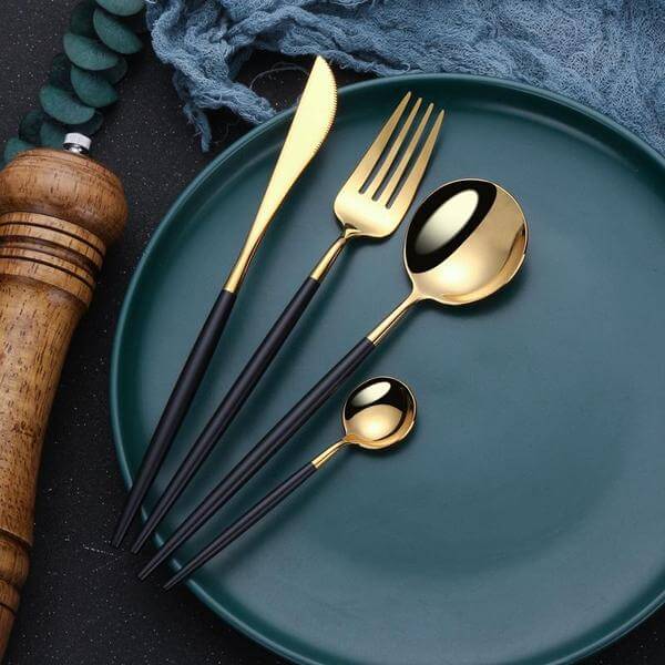 Modernes Schwarz-Gold Besteckset