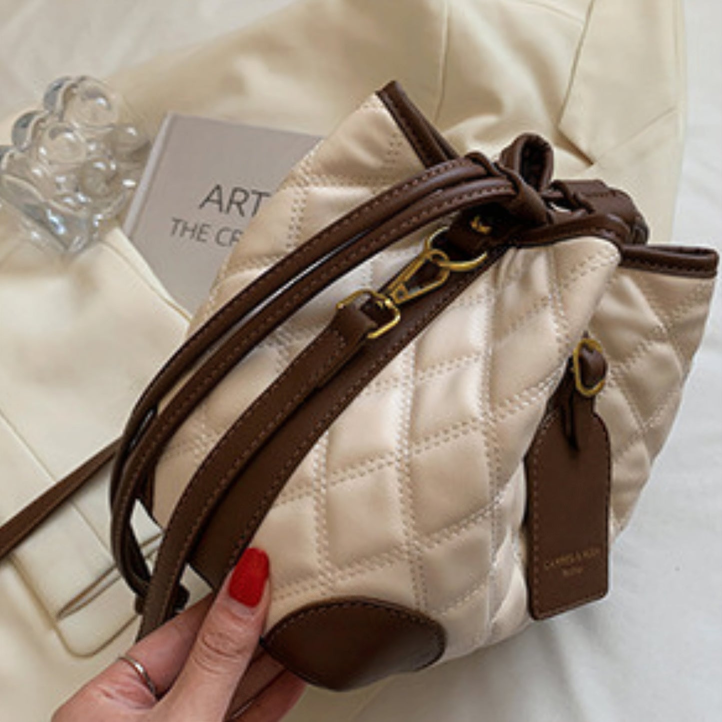 HekaStyle | Elegante Karotaschen im Bucket-Design