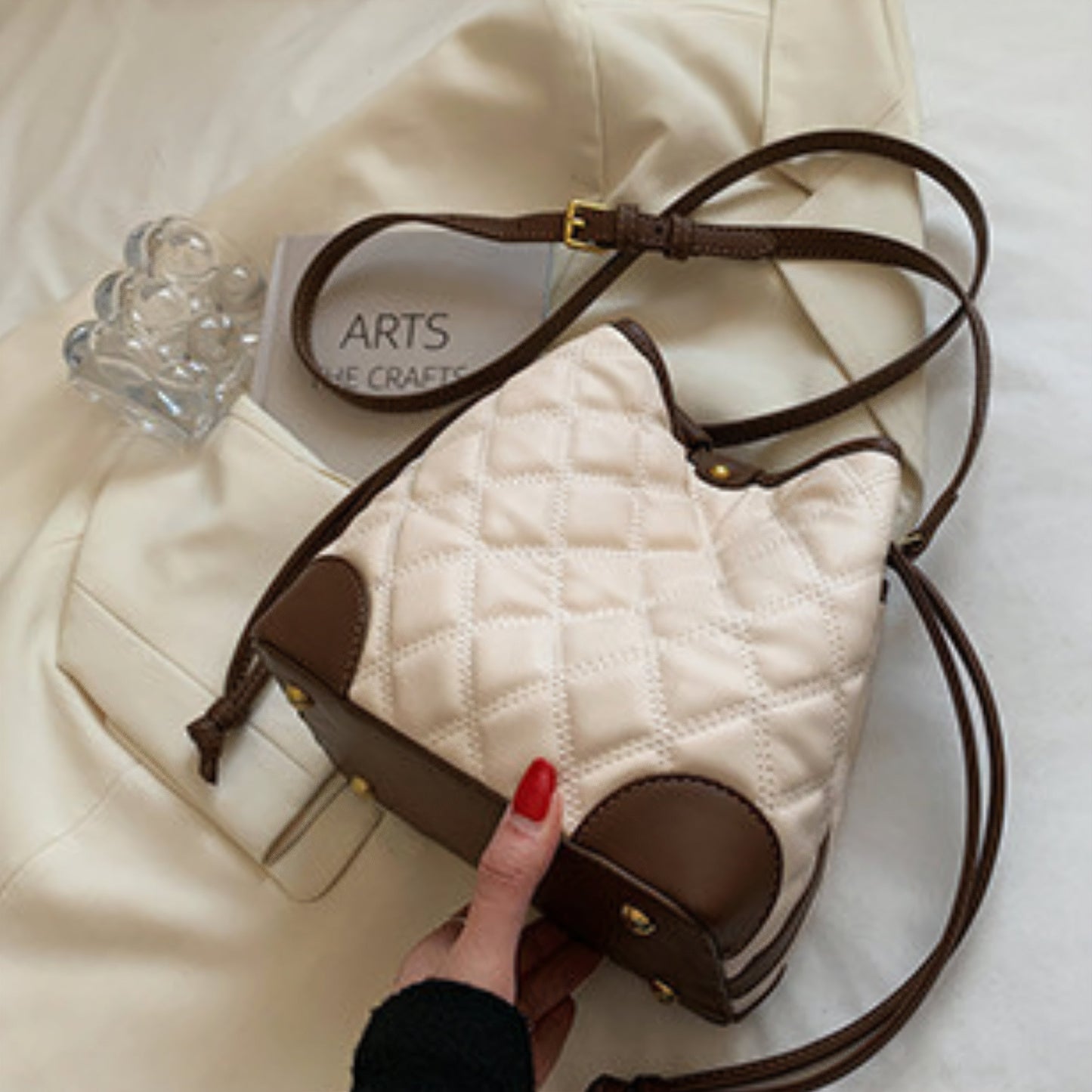 HekaStyle | Elegante Karotaschen im Bucket-Design