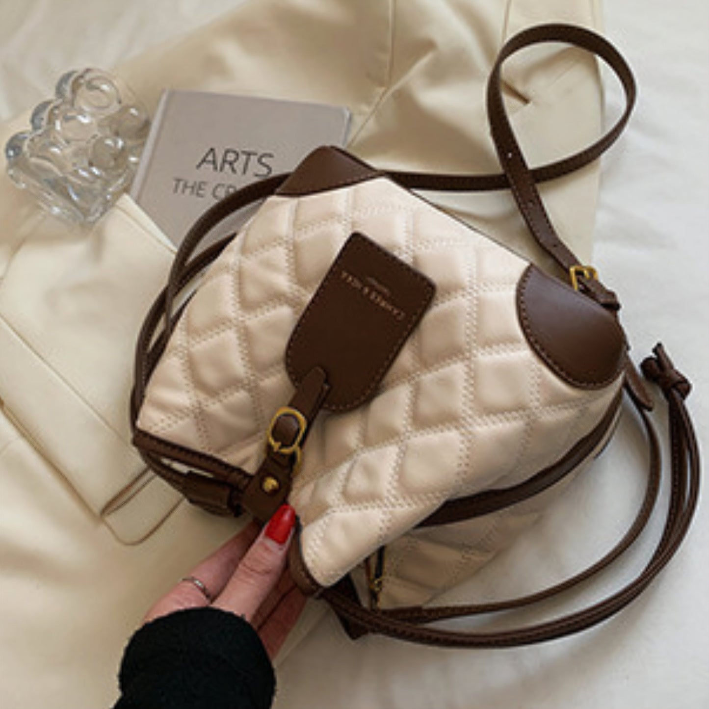 HekaStyle | Elegante Karotaschen im Bucket-Design