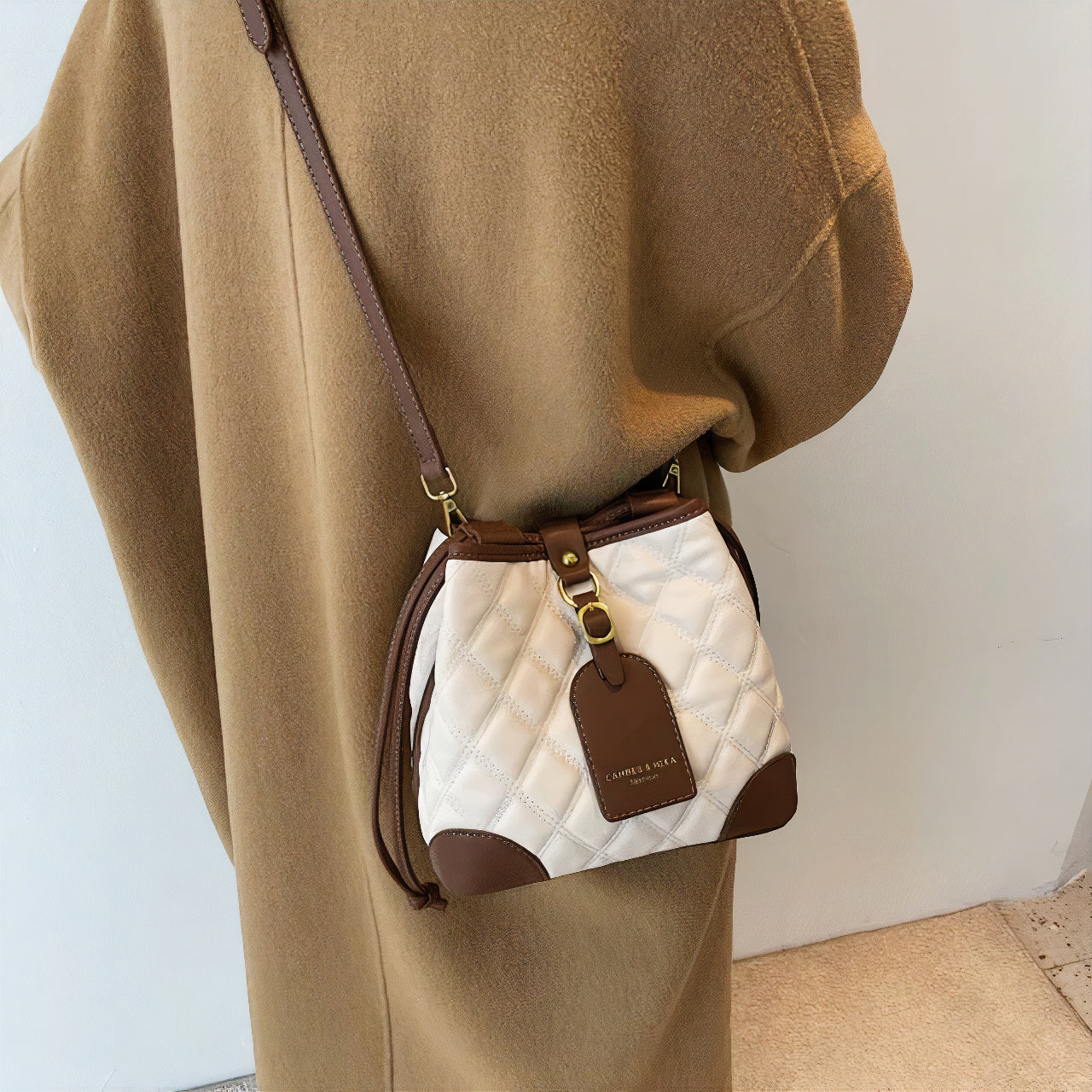 HekaStyle | Elegante Karotaschen im Bucket-Design